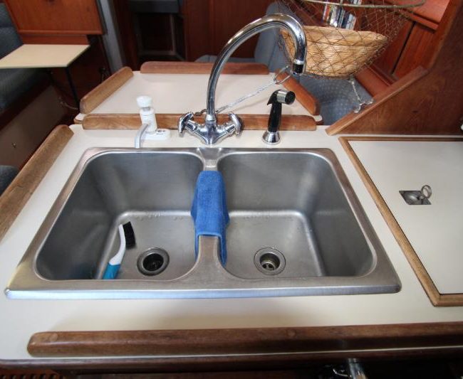 046_1990-Island-Packet-32