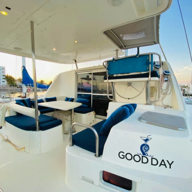 001_2011-leopard-38-catamaran-exterior_blueyonderyachts