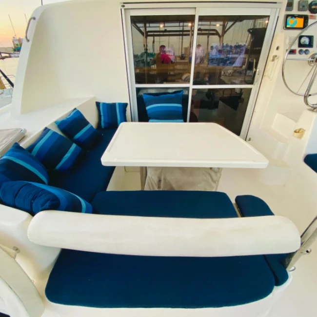 003_2011-leopard-38-catamaran-exterior_blueyonderyachts