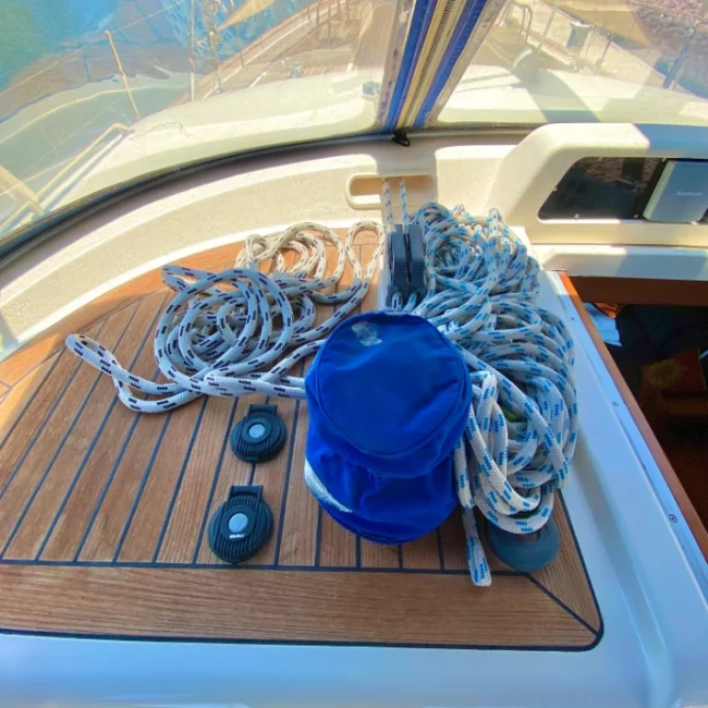 005_2001-oyster-56-chinook-deck-and-hull