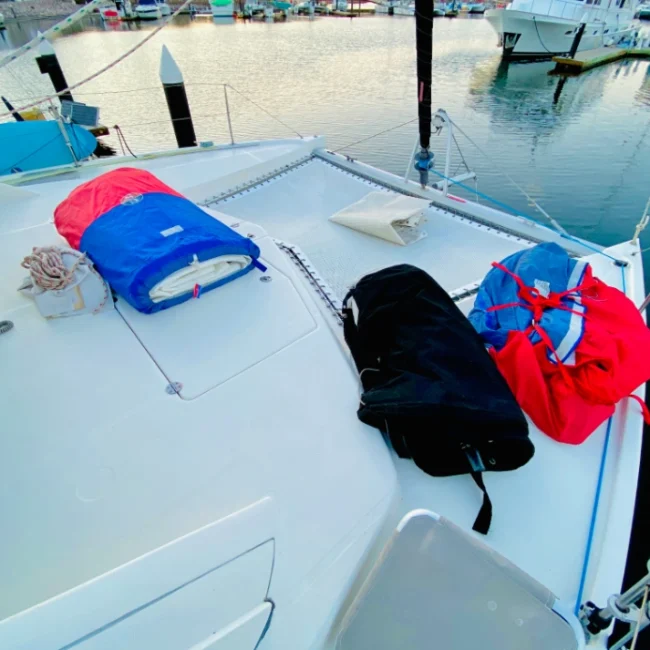 015_2011-leopard-38-catamaran-exterior_blueyonderyachts