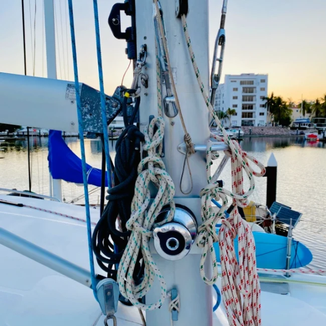 016_2011-leopard-38-catamaran-exterior_blueyonderyachts
