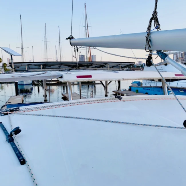 017_2011-leopard-38-catamaran-exterior_blueyonderyachts