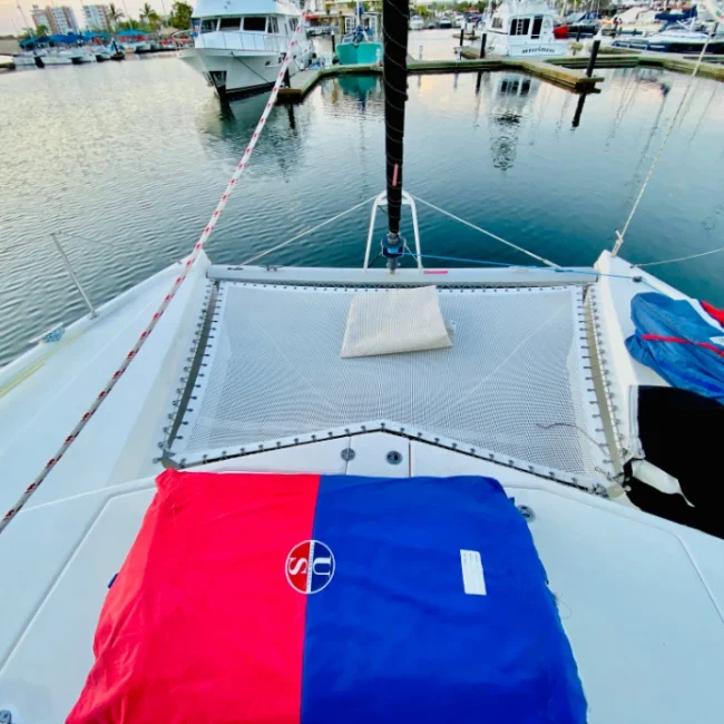 018_2011-leopard-38-catamaran-exterior_blueyonderyachts