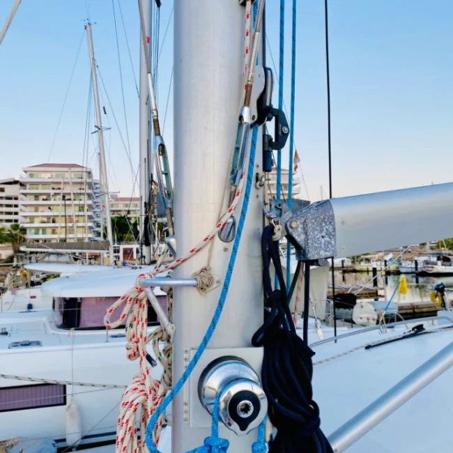 020_2011-leopard-38-catamaran-exterior_blueyonderyachts