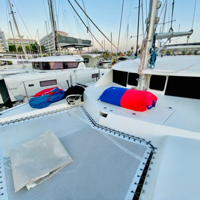 022_2011-leopard-38-catamaran-exterior_blueyonderyachts