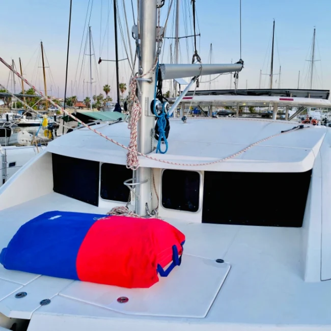 023_2011-leopard-38-catamaran-exterior_blueyonderyachts
