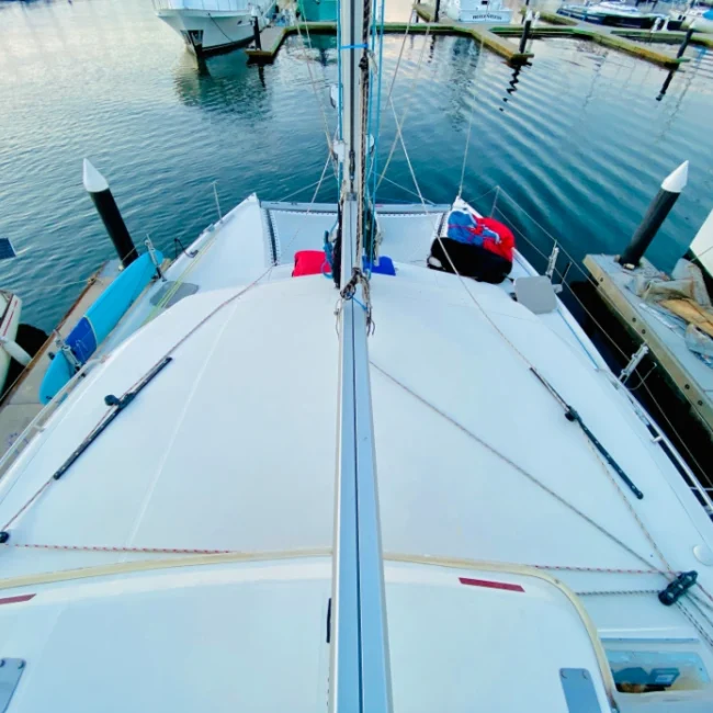 026_2011-leopard-38-catamaran-exterior_blueyonderyachts