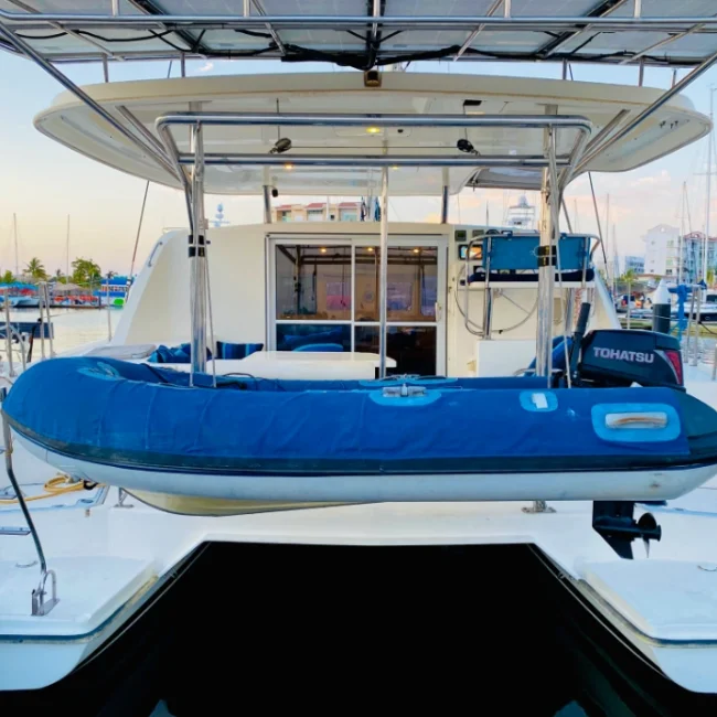 029_2011-leopard-38-catamaran-exterior_blueyonderyachts