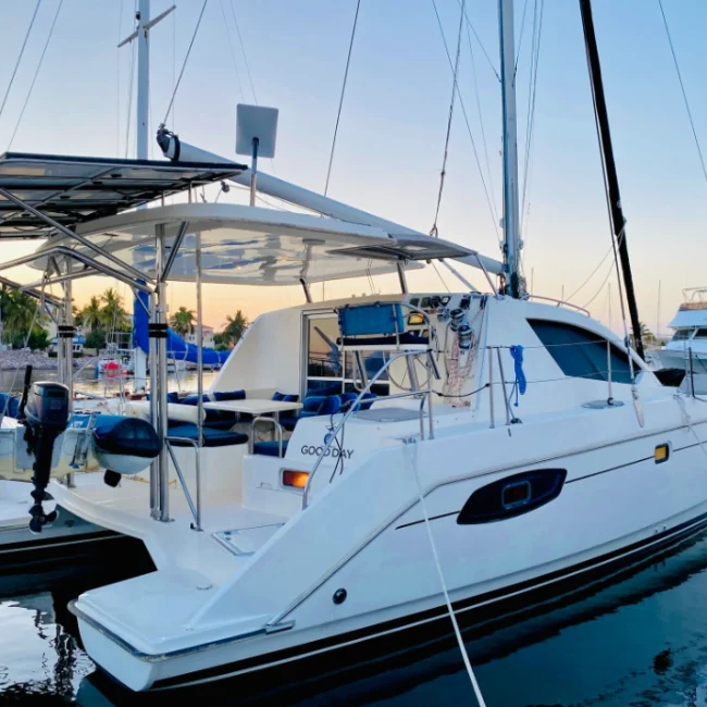 031_2011-leopard-38-catamaran-exterior_blueyonderyachts