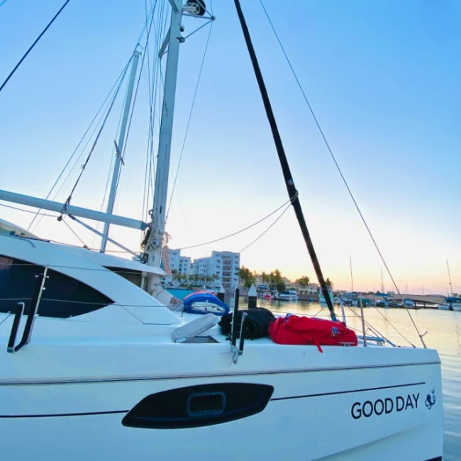 036_2011-leopard-38-catamaran-exterior_blueyonderyachts
