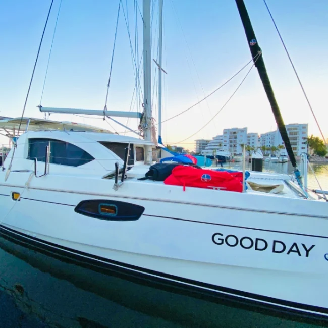 037_2011-leopard-38-catamaran-exterior_blueyonderyachts