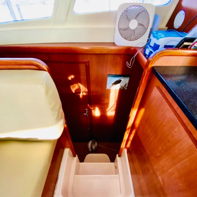 038_2011-leopard-38-catamaran-interior_blueyonderyachts