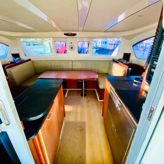 039_2011-leopard-38-catamaran-interior_blueyonderyachts