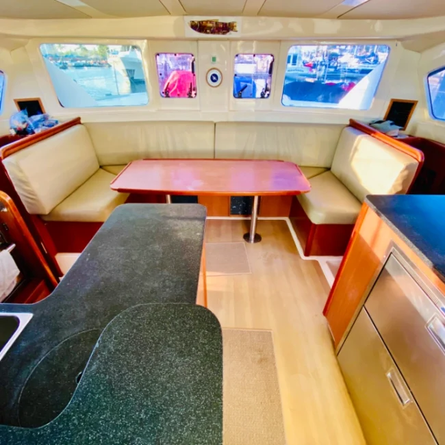 040_2011-leopard-38-catamaran-interior_blueyonderyachts