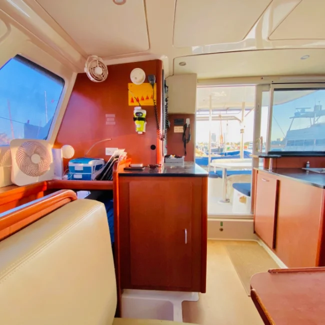 052_2011-leopard-38-catamaran-interior_blueyonderyachts