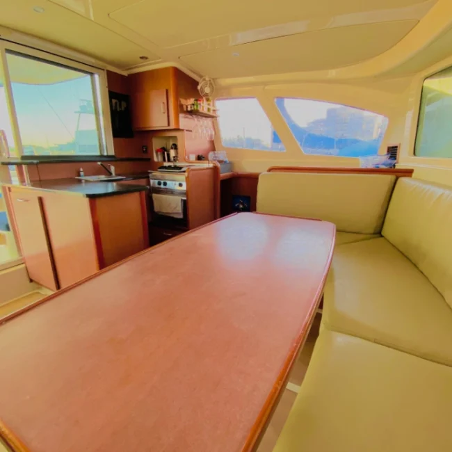 054_2011-leopard-38-catamaran-interior_blueyonderyachts