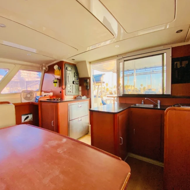 056_2011-leopard-38-catamaran-interior_blueyonderyachts