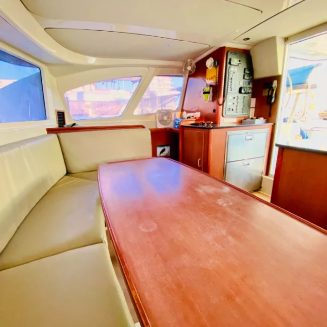 057_2011-leopard-38-catamaran-interior_blueyonderyachts