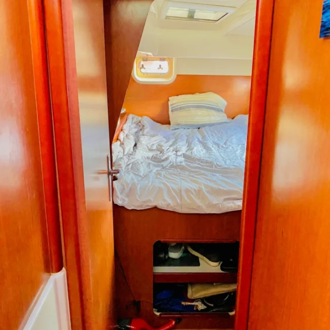 066_2011-leopard-38-catamaran-interior_blueyonderyachts