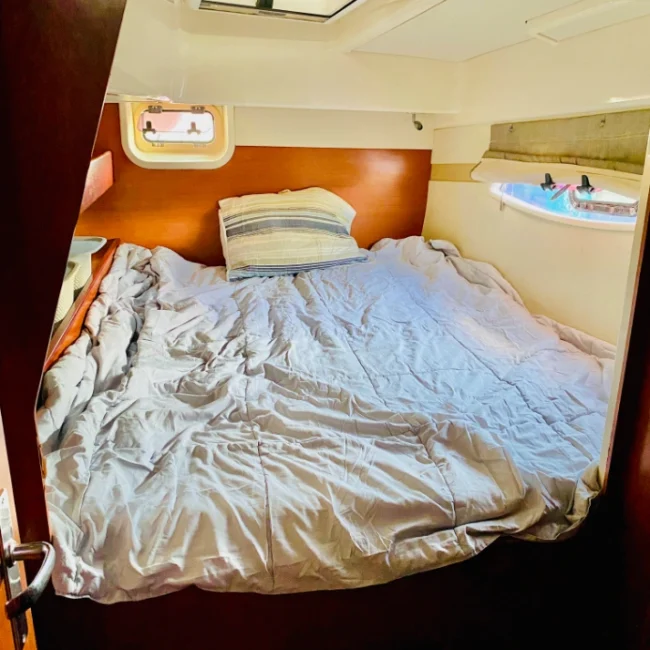 067_2011-leopard-38-catamaran-interior_blueyonderyachts