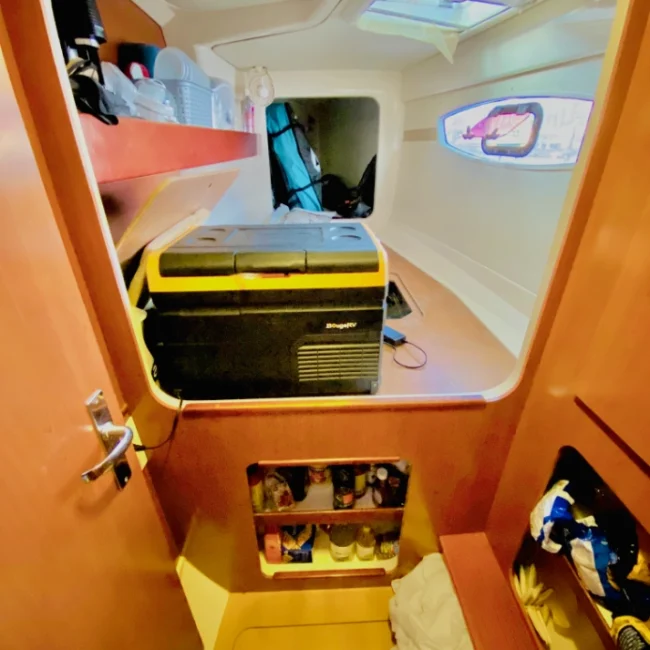 075_2011-leopard-38-catamaran-interior_blueyonderyachts