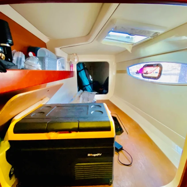 076_2011-leopard-38-catamaran-interior_blueyonderyachts