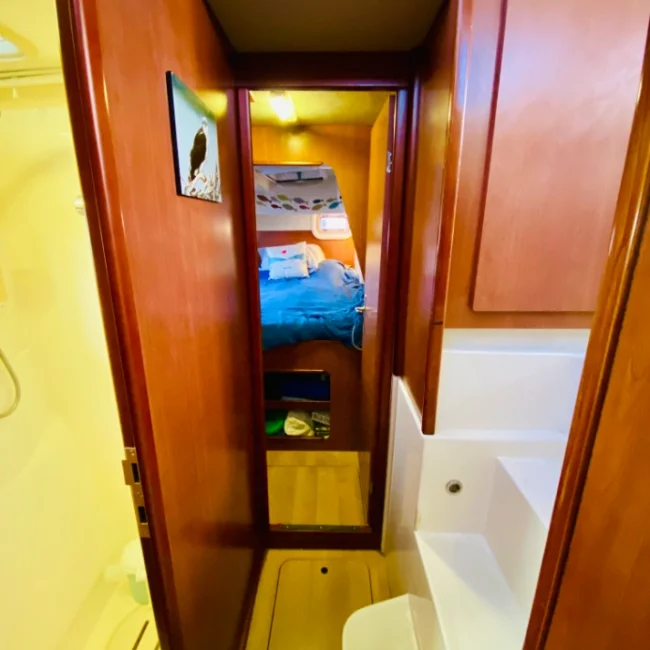 078_2011-leopard-38-catamaran-interior_blueyonderyachts