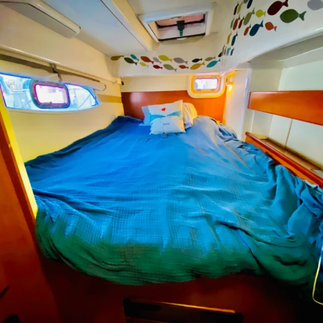 082_2011-leopard-38-catamaran-interior_blueyonderyachts
