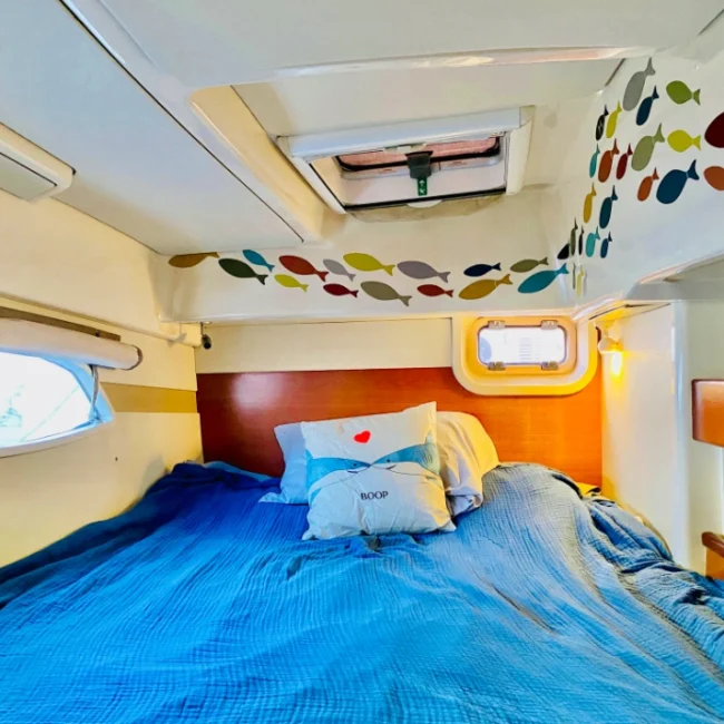 083_2011-leopard-38-catamaran-interior_blueyonderyachts
