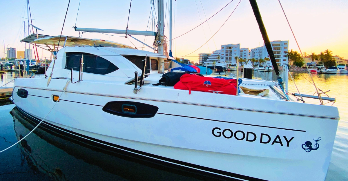 2011 Robertson & Caine Leopard 38 For Sale (Never Chartered) - Blue ...